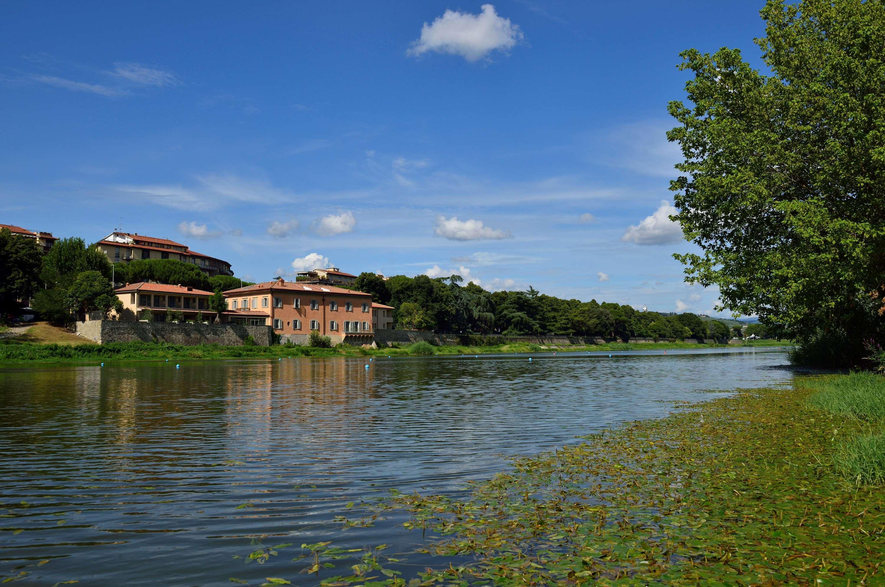 Ville Sull'Arno Firenze Eksteriør bilde The Arno near San Giovanni Battista