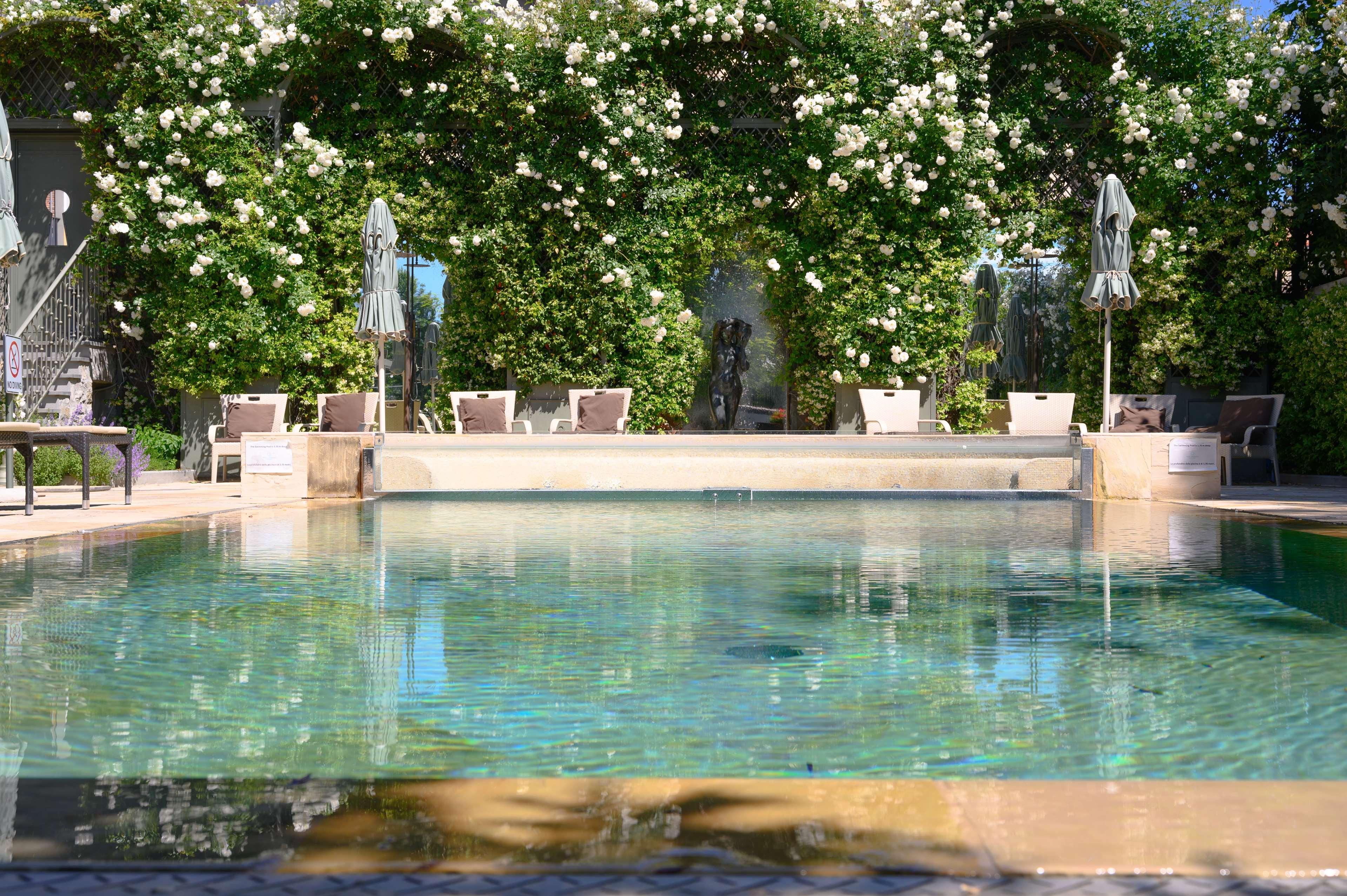 Ville Sull'Arno Firenze Eksteriør bilde The swimming pool at the hotel