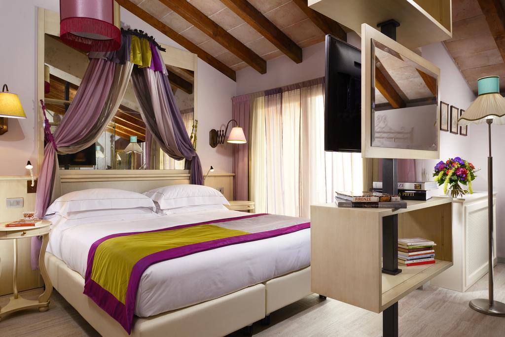 Ville Sull'Arno Firenze Eksteriør bilde A room at the Hotel Gran Vía