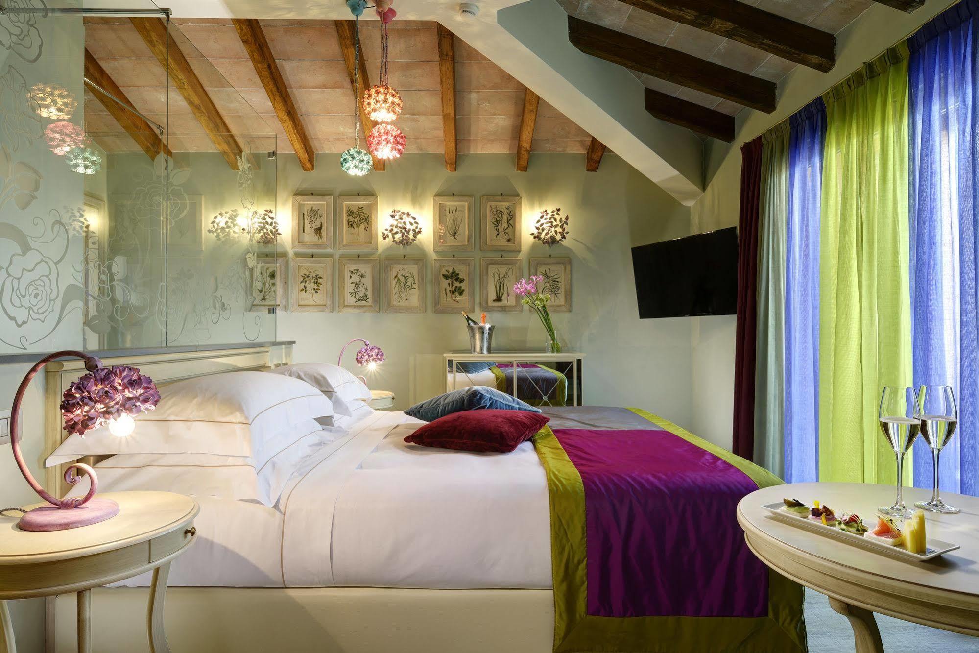 Ville Sull'Arno Firenze Eksteriør bilde A room at the hotel