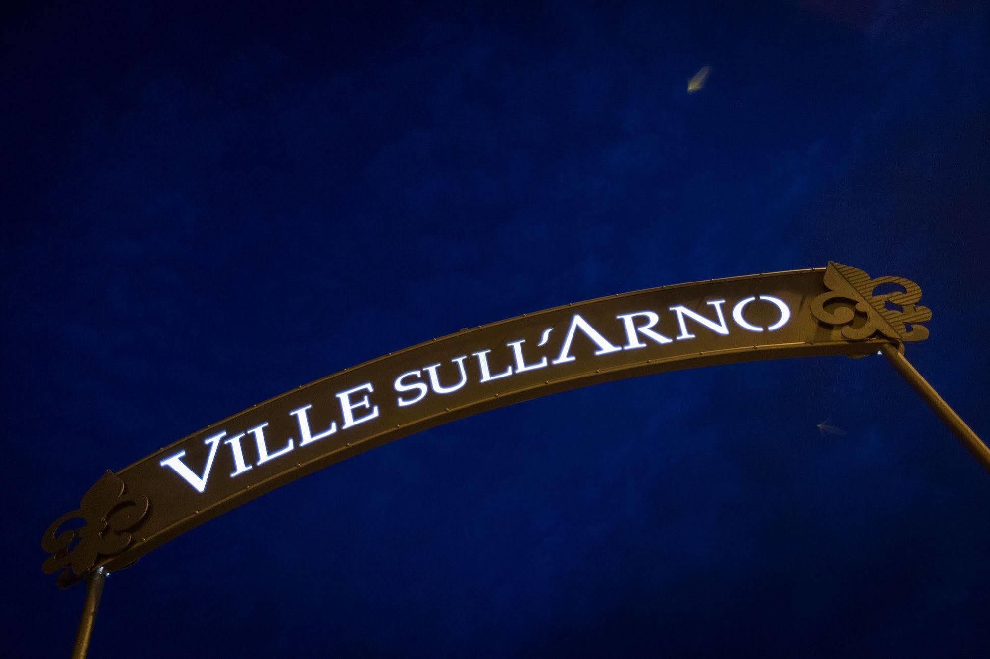 Ville Sull'Arno Firenze Eksteriør bilde Entrance to the village