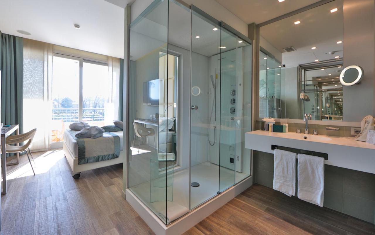 Ville Sull'Arno Firenze Eksteriør bilde A shower enclosure